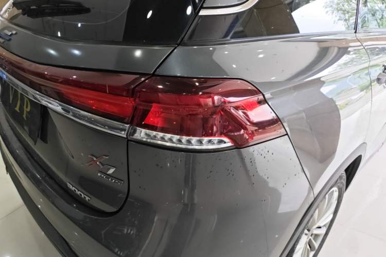 Used CHANGAN OSHAN X7 PLUS 2022 1.5T Blue Whale Edition Automatic ZhiZun Model Right Rear Taillight