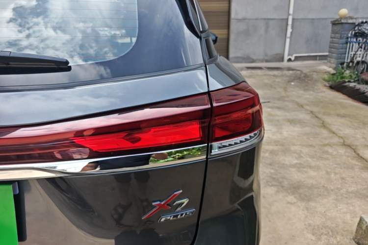 Used CHANGAN OSHAN X7 PLUS 2022 1.5T Blue Whale Edition Automatic Prestige Version Right Rear Taillight