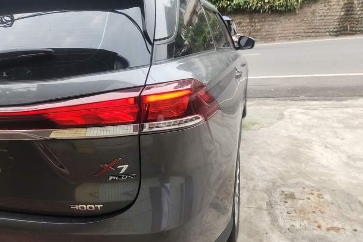 Used CHANGAN OSHAN X7 PLUS 2022 1.5T Blue Whale Edition Automatic Prestige 7-Seater Right Rear Taillight