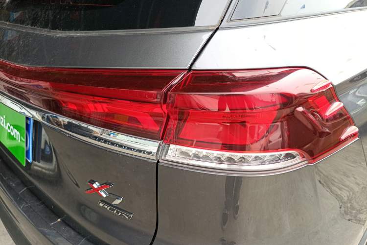 Used CHANGAN OSHAN X7 PLUS 2022 1.5T Blue Whale Edition Automatic Luxury Trim Right Rear Taillight