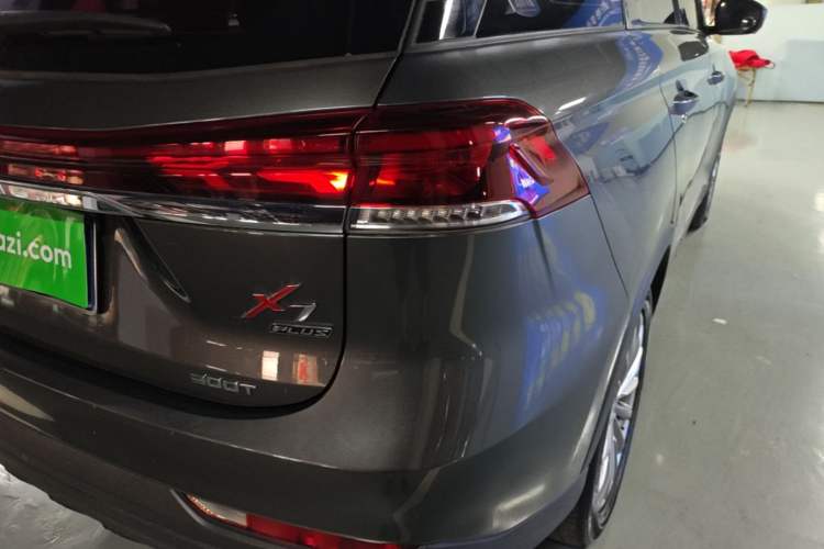 Used CHANGAN OSHAN X7 PLUS 2022 1.5T Blue Whale Edition Automatic Prestige 7-Seater Right Rear Taillight