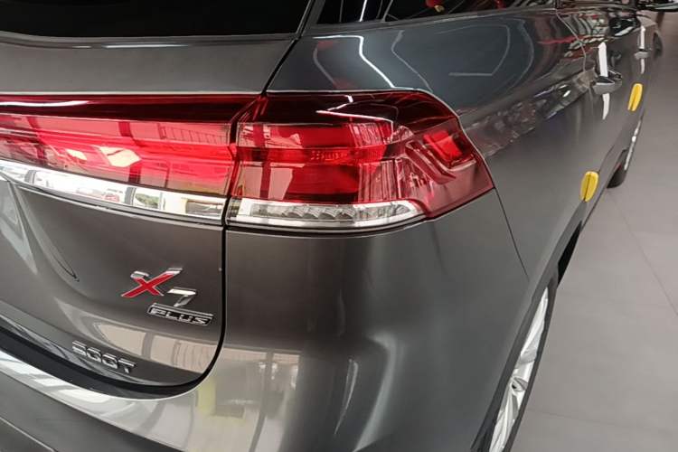 Used CHANGAN OSHAN X7 PLUS 2022 1.5T Blue Whale Edition Automatic Prestige Version Right Rear Taillight