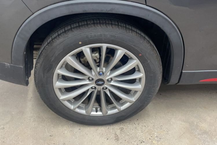 Used CHANGAN OSHAN X7 PLUS 2022 1.5T Blue Whale Edition Automatic Luxury Trim Right Rear Wheel Hub