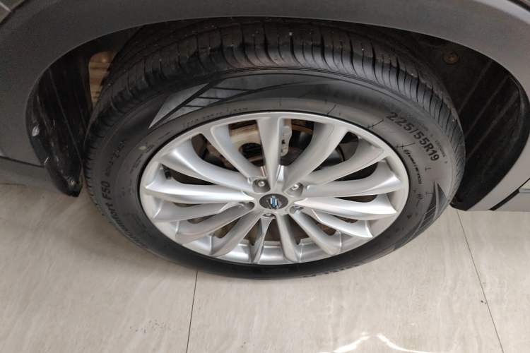 Used CHANGAN OSHAN X7 PLUS 2022 1.5T Blue Whale Edition Automatic Luxury Trim Right Rear Wheel Hub