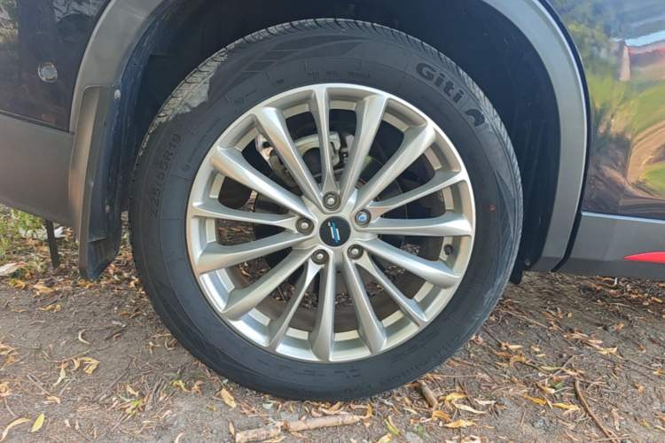Used CHANGAN OSHAN X7 PLUS 2022 1.5T Blue Whale Edition Automatic Geeker Navigation Model Right Rear Wheel Hub