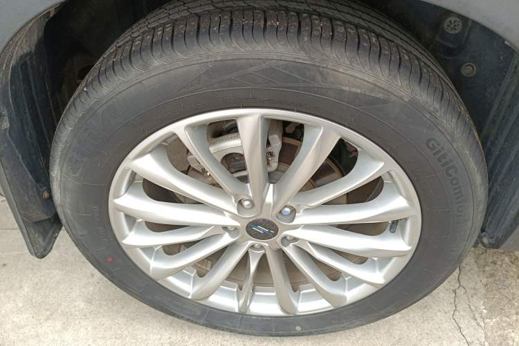 Used CHANGAN OSHAN X7 PLUS 2022 1.5T Blue Whale Edition Automatic Luxury Trim Right Rear Wheel Hub