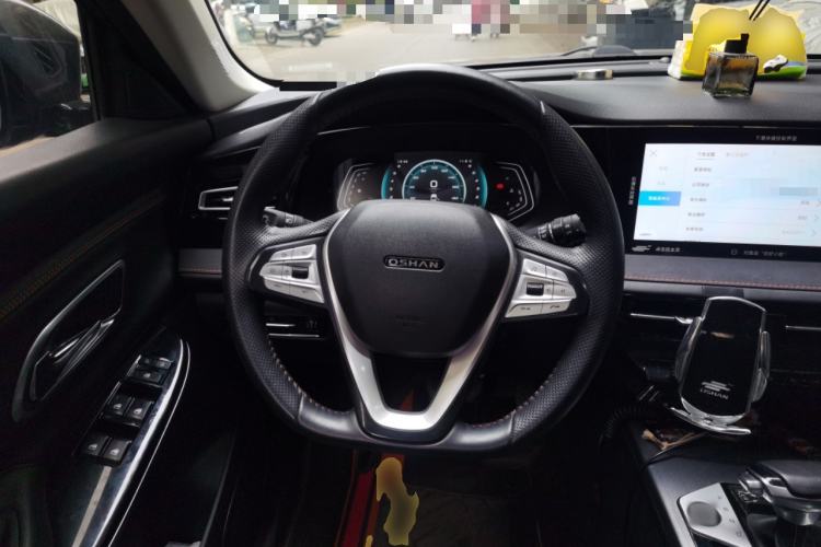 Used CHANGAN OSHAN X7 PLUS 2022 1.5T Blue Whale Edition Automatic Prestige 7-Seater Steering Wheel