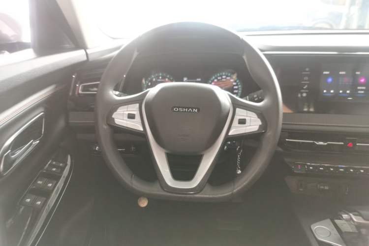 Used CHANGAN OSHAN X7 PLUS 2022 1.5T Blue Whale Edition Automatic Luxury Version Steering Wheel