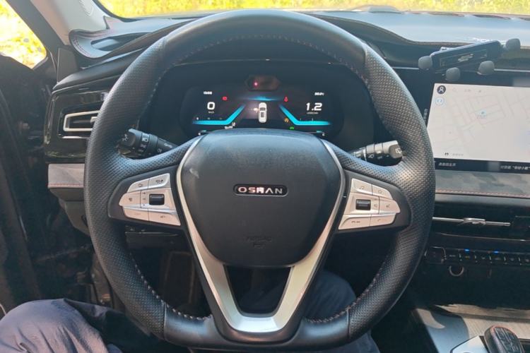 Used CHANGAN OSHAN X7 PLUS 2022 1.5T Blue Whale Edition Automatic Geeker Navigation Model Steering Wheel