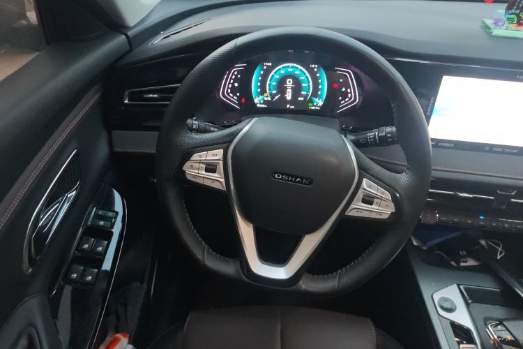 Used CHANGAN OSHAN X7 PLUS 2022 1.5T Blue Whale Edition Automatic Smart Luxury 7-Seater Steering Wheel