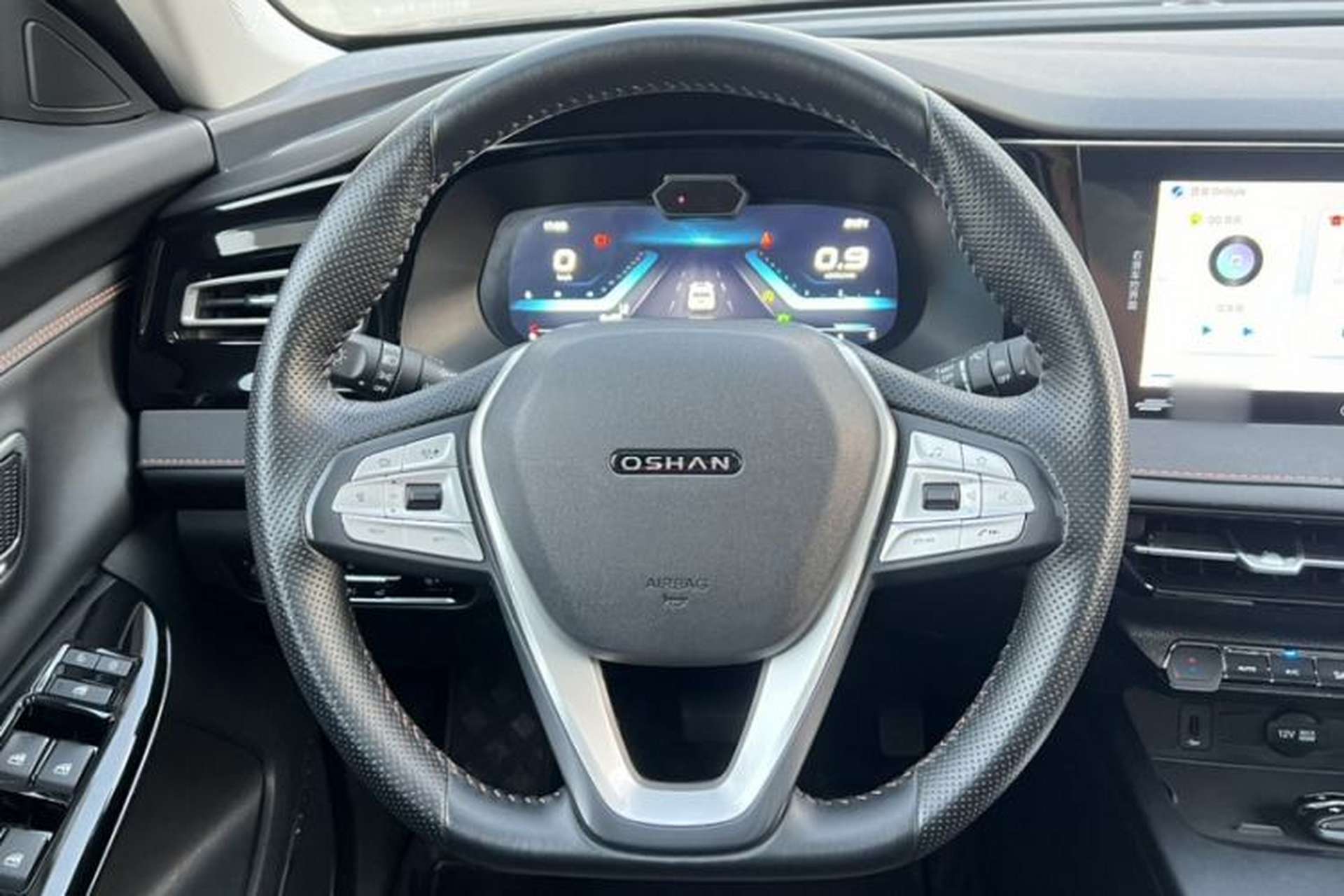 Used CHANGAN OSHAN X7 PLUS 2022 1.5T Blue Whale Edition Automatic Geeker Navigation Model Steering Wheel