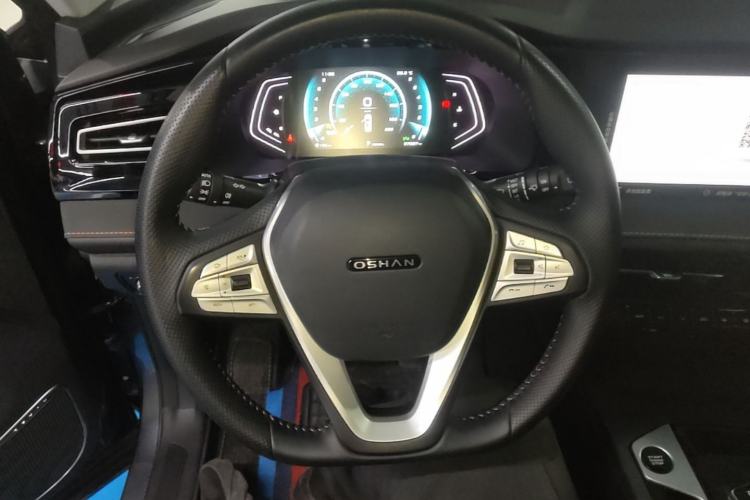 Used CHANGAN OSHAN X7 PLUS 2022 1.5T Blue Whale Edition Automatic ZhiZun Model Steering Wheel