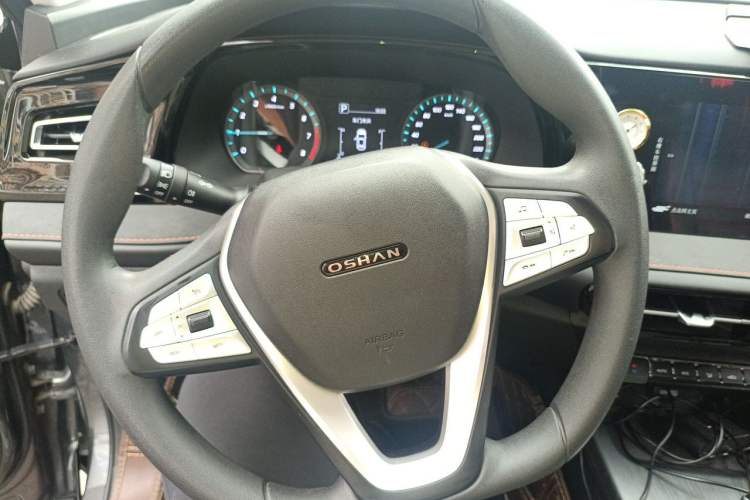 Used CHANGAN OSHAN X7 PLUS 2022 1.5T Blue Whale Edition Automatic Luxury Trim Steering Wheel