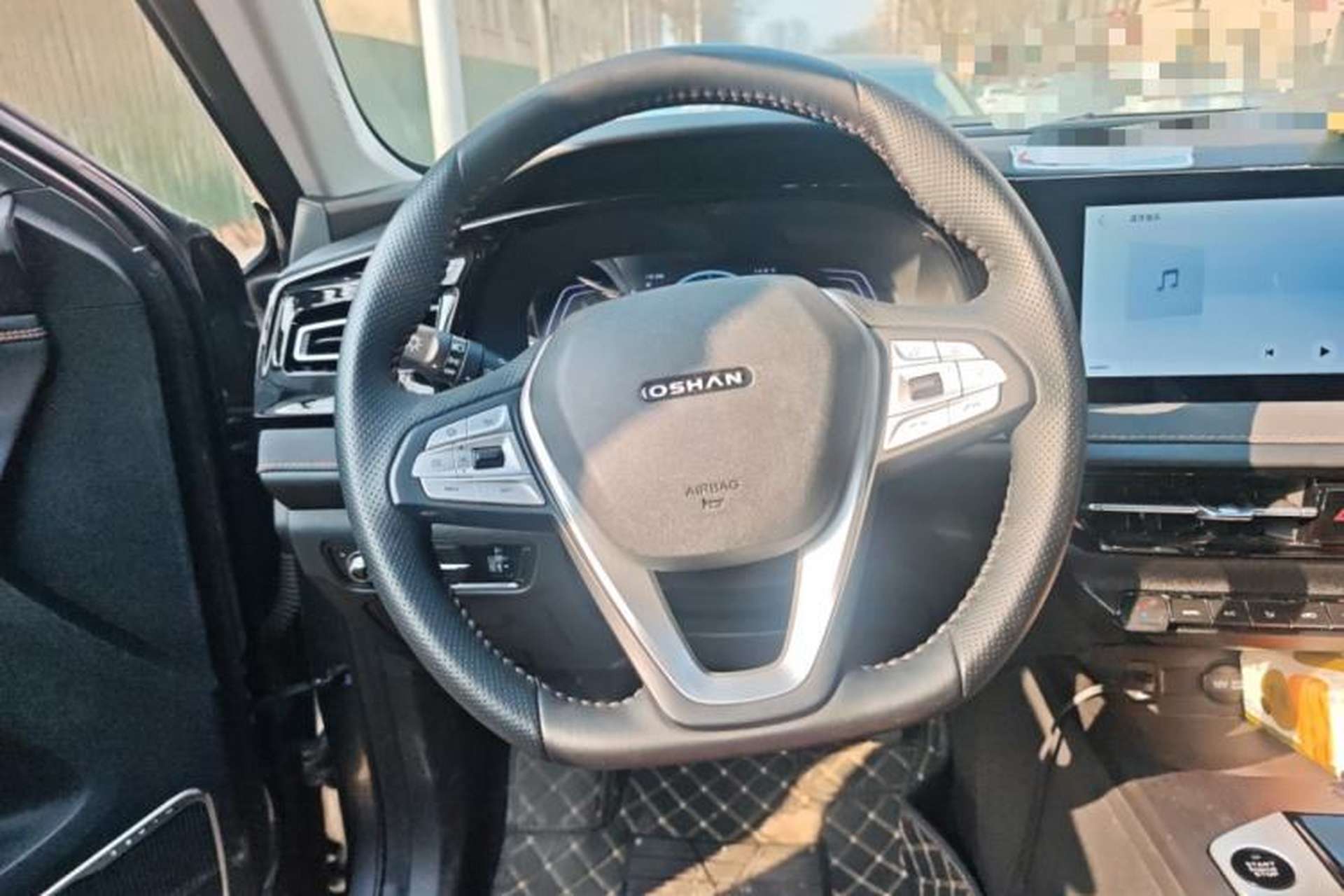 Used CHANGAN OSHAN X7 PLUS 2022 1.5T Blue Whale Edition Automatic Prestige 7-Seater Steering Wheel