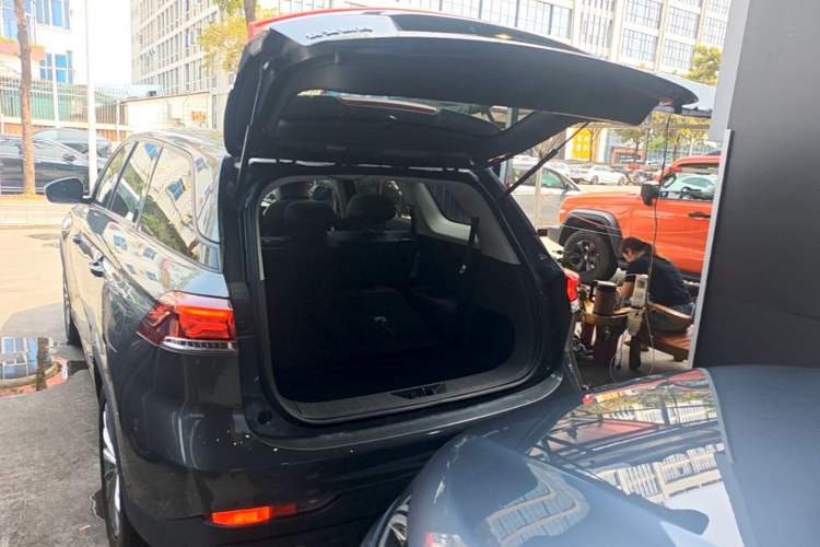 Used CHANGAN OSHAN X7 PLUS 2022 1.5T Blue Whale Edition Automatic Luxury 7-Seater Trunk