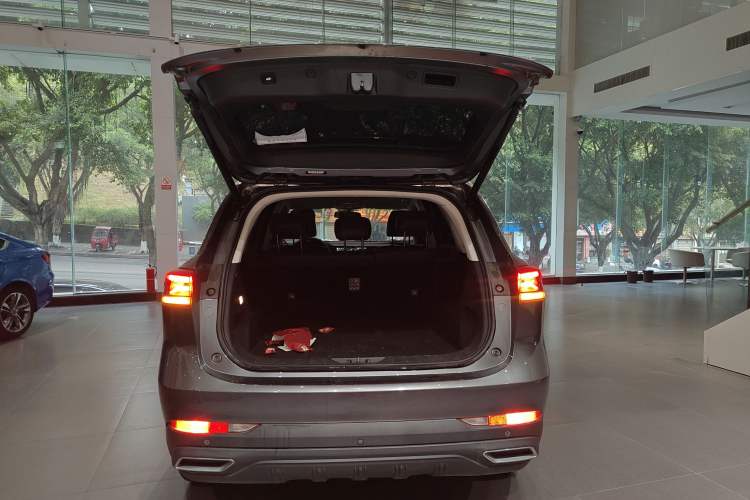 Used CHANGAN OSHAN X7 PLUS 2022 1.5T Blue Whale Edition Automatic Geeker Flagship Model Trunk
