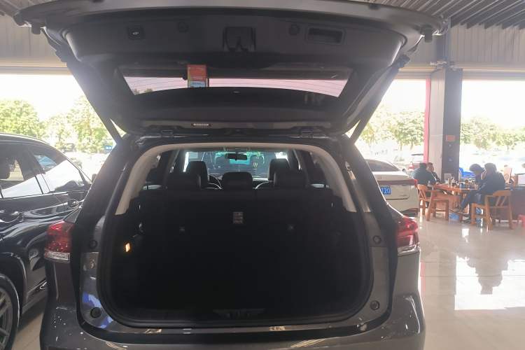 Used CHANGAN OSHAN X7 PLUS 2022 1.5T Blue Whale Edition Automatic Geeker Flagship Model Trunk