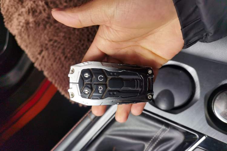 Used CHANGAN OSHAN X7 PLUS 2022 1.5T Blue Whale Edition Automatic Prestige 7-Seater Vehicle Key