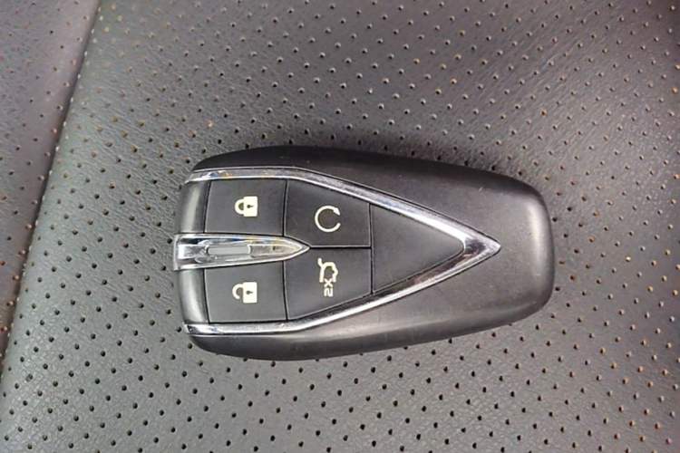 Used CHANGAN OSHAN X7 PLUS 2022 1.5T Blue Whale Edition Automatic Smart Luxury 7-Seater Vehicle Key