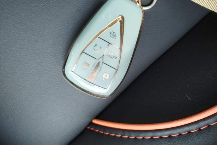 Used CHANGAN OSHAN X7 PLUS 2022 1.5T Blue Whale Edition Automatic Luxury Trim Vehicle Key