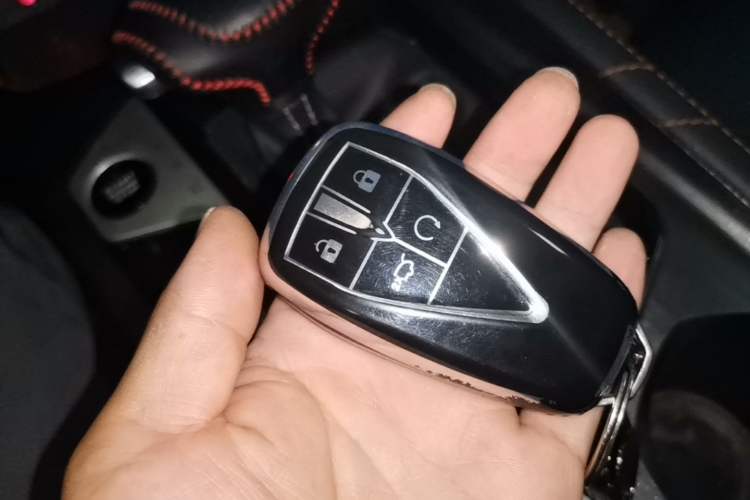 Used CHANGAN OSHAN X7 PLUS 2022 1.5T Blue Whale Edition Automatic Prestige Version Vehicle Key