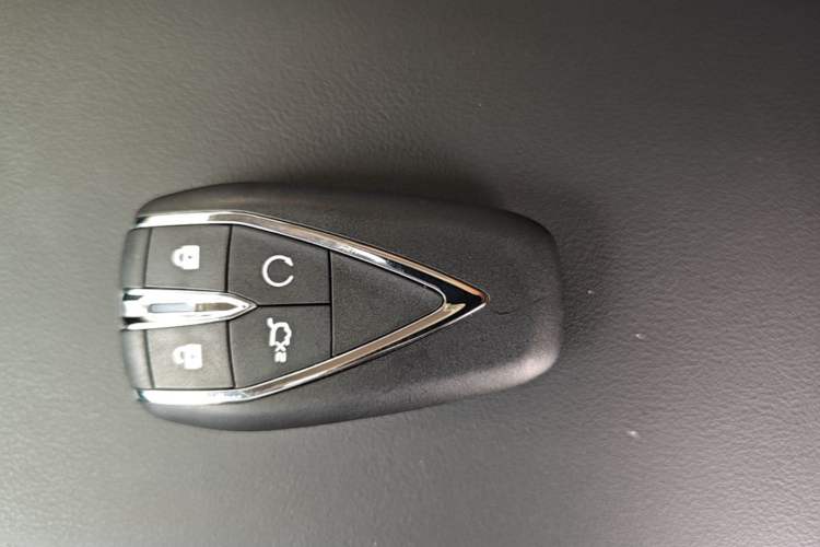Used CHANGAN OSHAN X7 PLUS 2022 1.5T Blue Whale Edition Automatic ZhiZun Model Vehicle Key