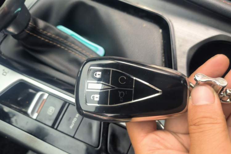 Used CHANGAN OSHAN X7 PLUS 2022 1.5T Blue Whale Edition Automatic Luxury Trim Vehicle Key