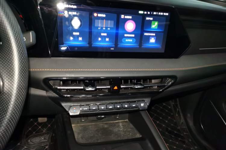 Used CHANGAN OSHAN X7 PLUS 2022 1.5T Blue Whale Edition Automatic Prestige Version Audio And AC Panel
