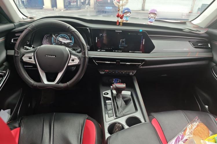 Used CHANGAN OSHAN X7 PLUS 2022 1.5T Blue Whale Edition Automatic Prestige 7-Seater Center Console