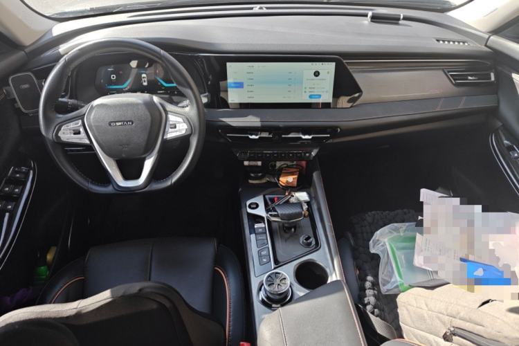 Used CHANGAN OSHAN X7 PLUS 2022 1.5T Blue Whale Edition Automatic Geeker Navigation Model Center Console