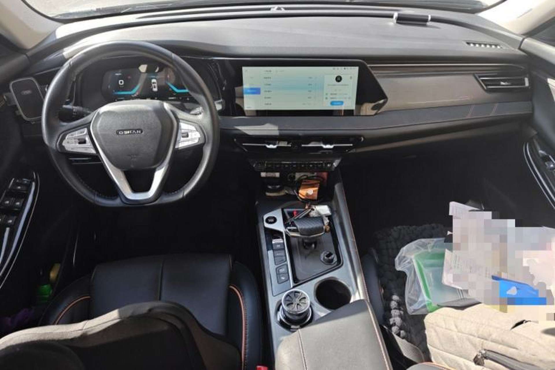 Used CHANGAN OSHAN X7 PLUS 2022 1.5T Blue Whale Edition Automatic Geeker Navigation Model Center Console