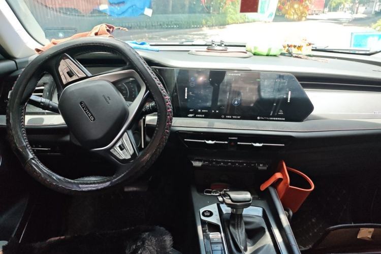 Used CHANGAN OSHAN X7 PLUS 2022 1.5T Blue Whale Edition Automatic ZhiZun Model Center Console