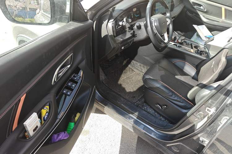Used CHANGAN OSHAN X7 PLUS 2022 1.5T Blue Whale Edition Automatic Geeker Navigation Model Driver Seat
