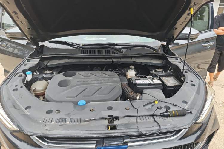 Used CHANGAN OSHAN X7 PLUS 2022 1.5T Blue Whale Edition Automatic ZhiZun Model Engine Bay