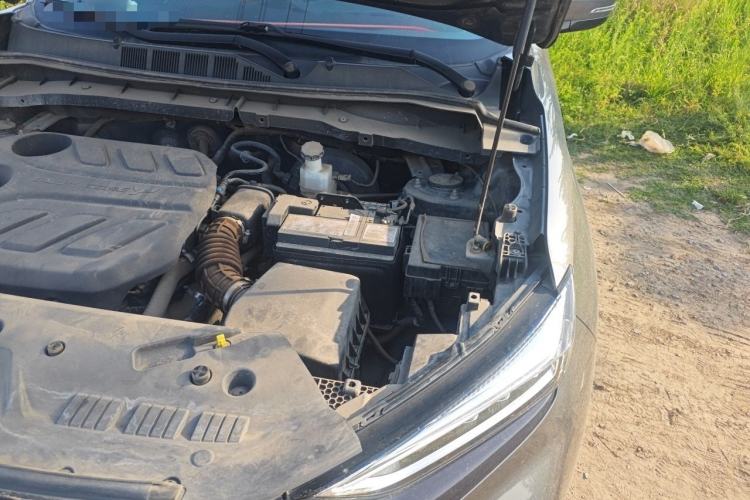 Used CHANGAN OSHAN X7 PLUS 2022 1.5T Manual Luxury Version Engine Bay Left