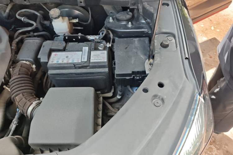 Used CHANGAN OSHAN X7 PLUS 2022 1.5T Blue Whale Edition Automatic ZhiZun Model Engine Bay Left