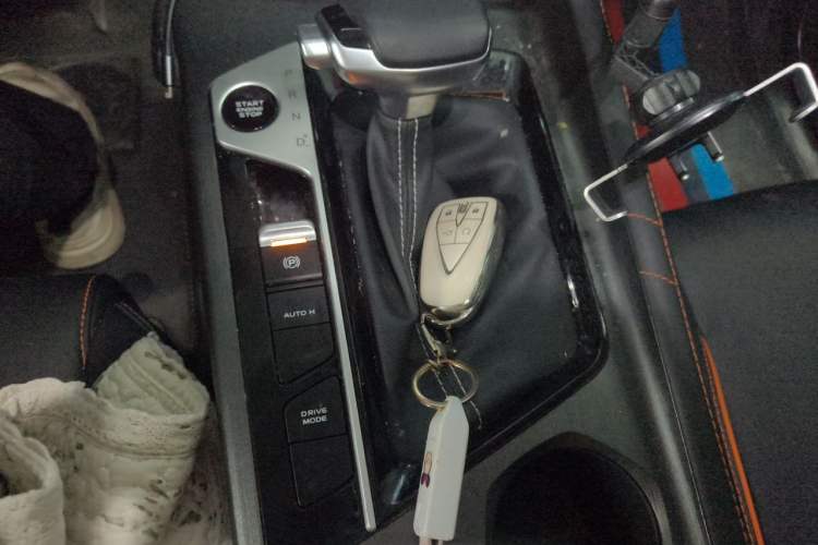 Used CHANGAN OSHAN X7 PLUS 2022 1.5T Blue Whale Edition Automatic Prestige 7-Seater Gear Lever