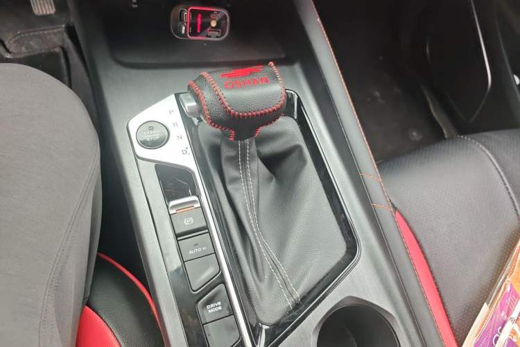 Used CHANGAN OSHAN X7 PLUS 2022 1.5T Blue Whale Edition Automatic Prestige 7-Seater Gear Lever