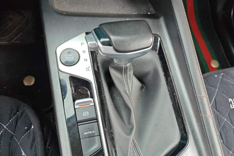 Used CHANGAN OSHAN X7 PLUS 2022 1.5T Blue Whale Edition Automatic Prestige Version Gear Lever