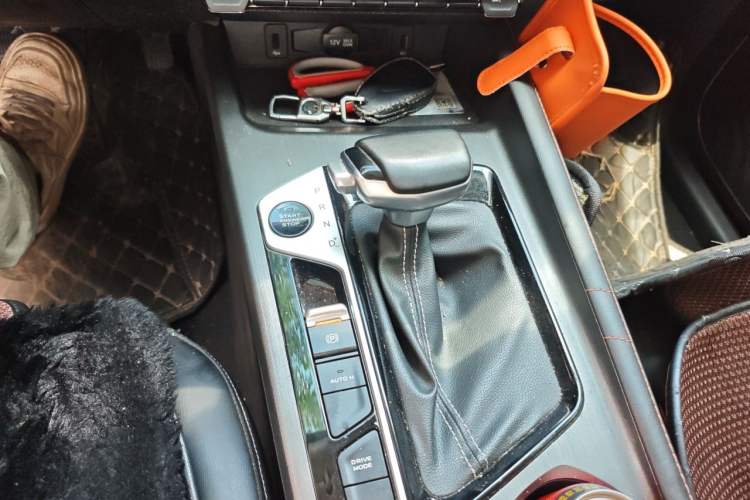 Used CHANGAN OSHAN X7 PLUS 2022 1.5T Blue Whale Edition Automatic ZhiZun Model Gear Lever