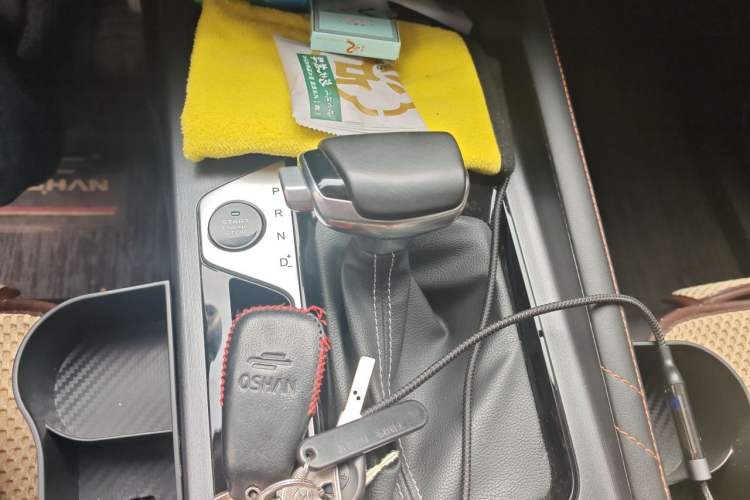 Used CHANGAN OSHAN X7 PLUS 2022 1.5T Blue Whale Edition Automatic Prestige Version Gear Lever