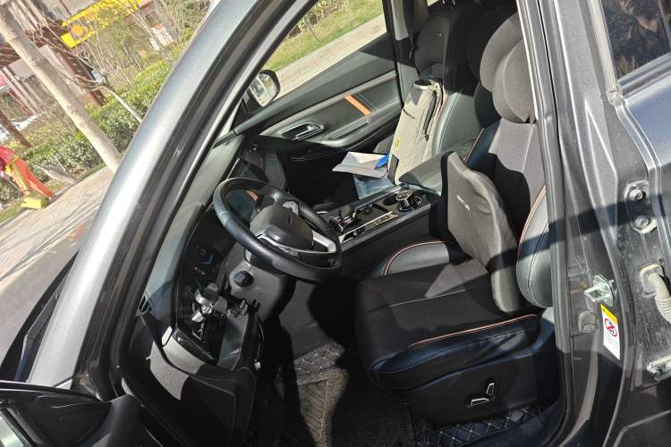 Used CHANGAN OSHAN X7 PLUS 2022 1.5T Blue Whale Edition Automatic Geeker Navigation Model Left Front Seat