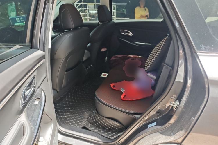 Used CHANGAN OSHAN X7 PLUS 2022 1.5T Blue Whale Edition Automatic ZhiZun Model Left Rear Seat