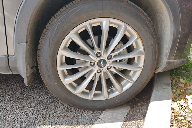 Used CHANGAN OSHAN X7 PLUS 2022 1.5T Blue Whale Edition Automatic Prestige Version Right Front Wheel Hub