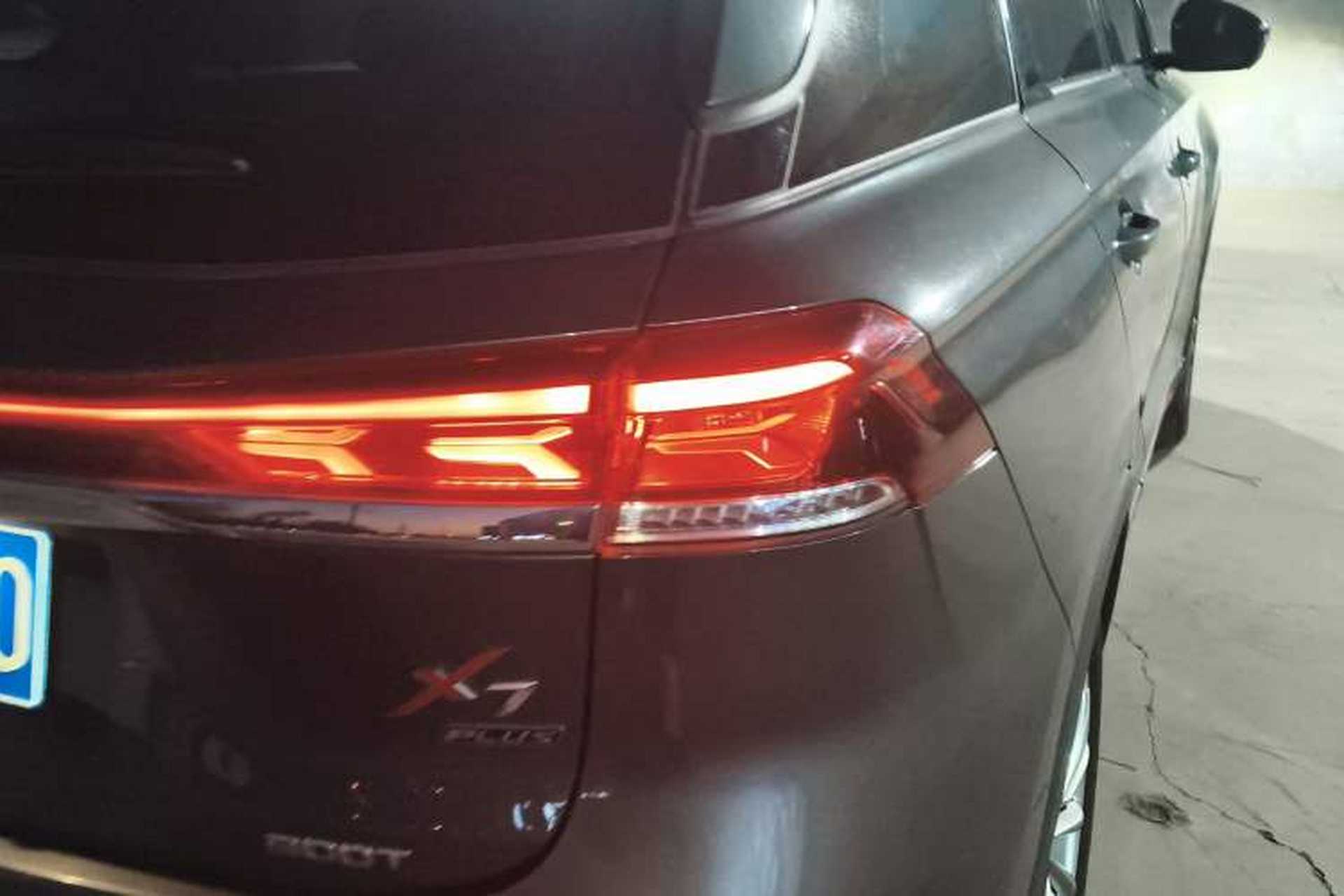 Used CHANGAN OSHAN X7 PLUS 2022 1.5T Blue Whale Edition Automatic Prestige Version Right Rear Taillight