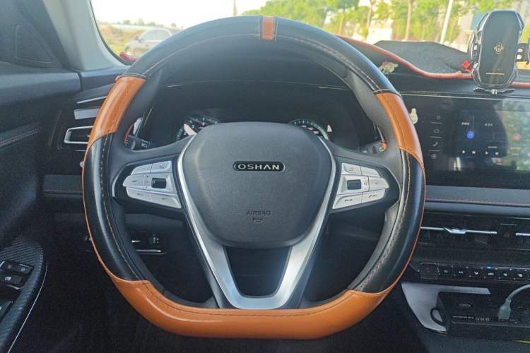 Used CHANGAN OSHAN X7 PLUS 2022 1.5T Manual Luxury Version Steering Wheel