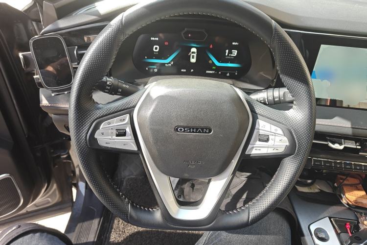 Used CHANGAN OSHAN X7 PLUS 2022 1.5T Blue Whale Edition Automatic Geeker Navigation Model Steering Wheel