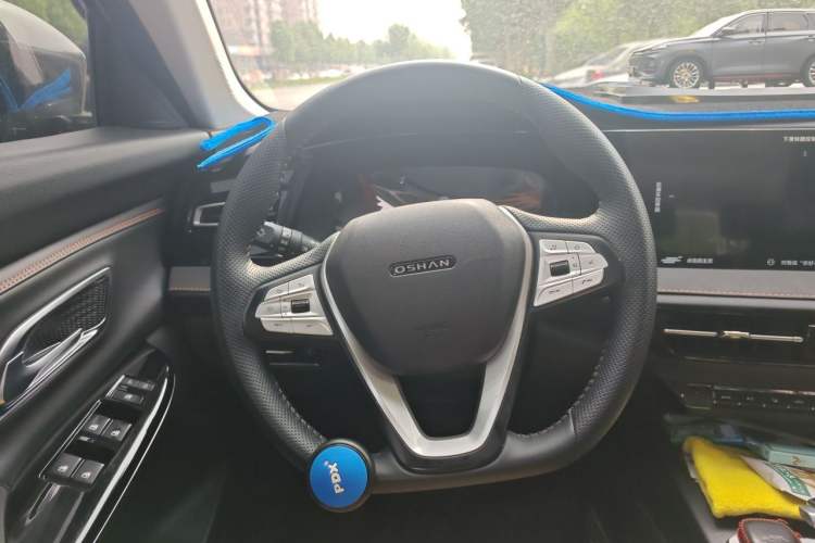 Used CHANGAN OSHAN X7 PLUS 2022 1.5T Blue Whale Edition Automatic Prestige Version Steering Wheel