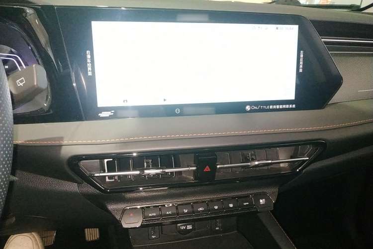 Used CHANGAN OSHAN X7 PLUS 2022 1.5T Blue Whale Edition Automatic Prestige Version Audio And AC Panel