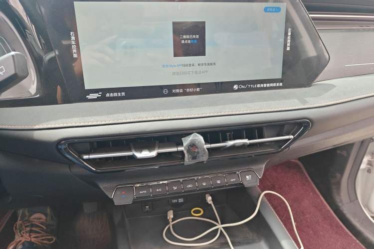 Used CHANGAN OSHAN X7 PLUS 2022 1.5T Blue Whale Edition Automatic Prestige 7-Seater Audio And AC Panel